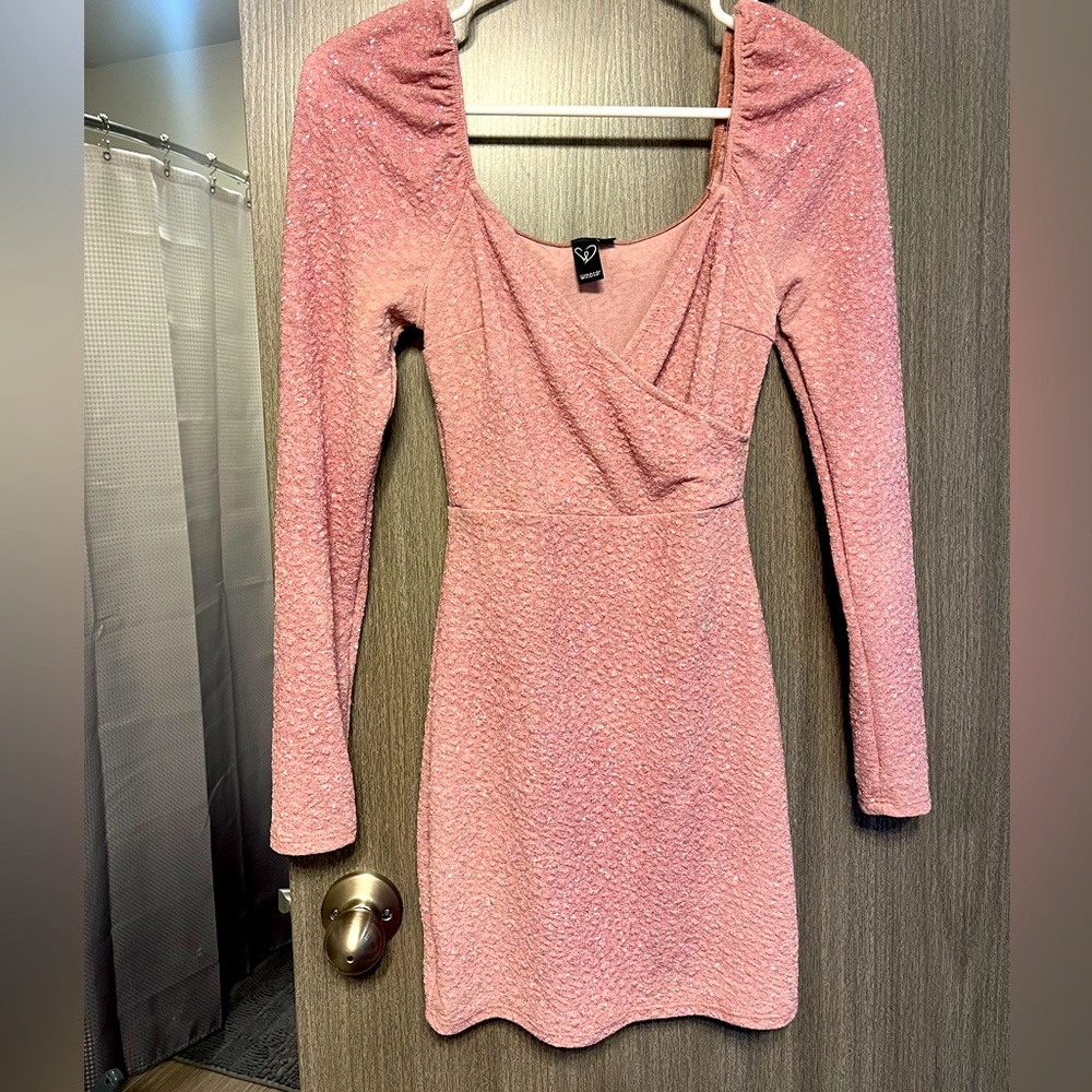 Pink Sparkle Figure-Fitting Short Party Dress